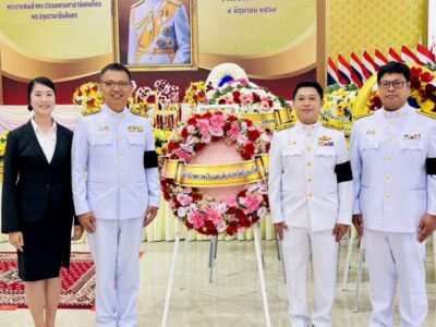 สำนักตรวจเงินแผ่นดินจังหวัดร้อยเอ็ด เข้าร่วมพิธีวางพวงมาลาและถวายราชสักการะวันคล้ายวันสวรรคตพระบาทสมเด็จพระปรเมนทรมหาอานันทมหิดล พระอัฐมรามาธิบดินทร ปี ๒๕๖๙